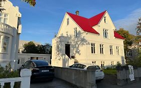 Reykjavik Urban Escape 2-Bedroom Haven With Private Entrance